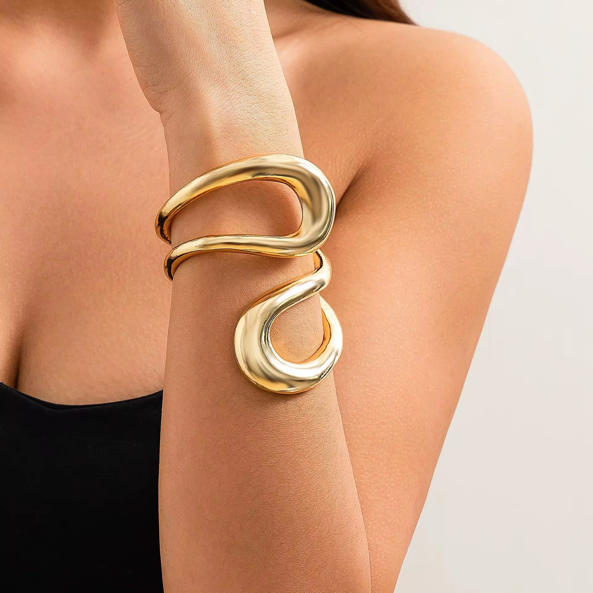 Bold Twist Knot Jewelry Set – 18K Gold Plated Chunky Open Choker Necklace & Bracelet, Vintage Statement Set for Women - Image 3