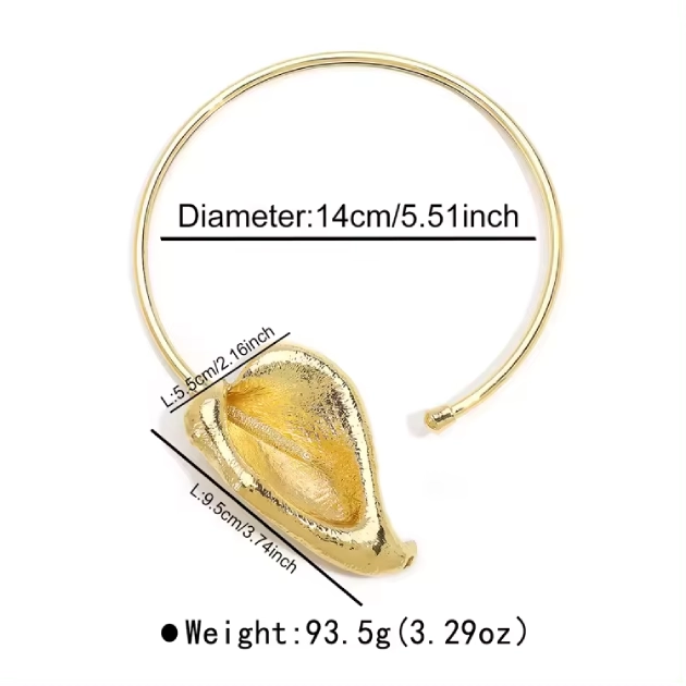 Gold torc choker with leaf pendant. - Image 2